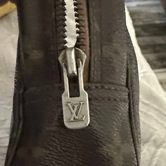 Louis Vuitton Toiletry (needs zipper). Authentic - Picture 6 of 6